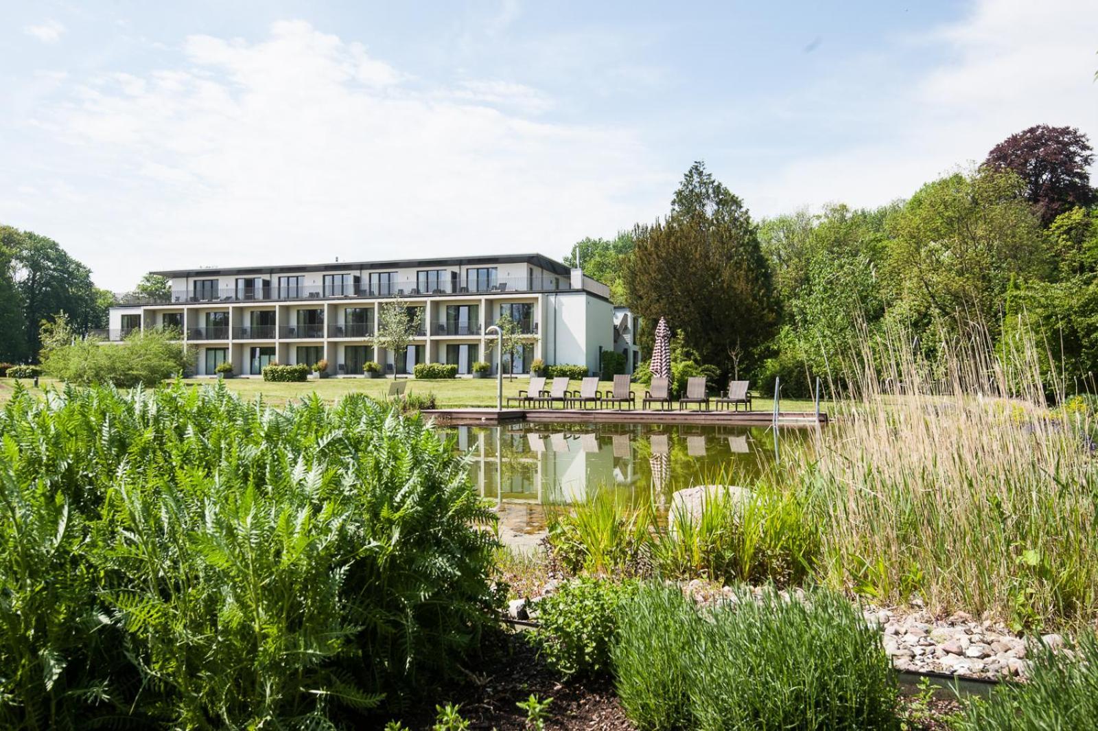Schlossgut Groß Schwansee Zewnętrze zdjęcie The new building of the University of Applied Sciences