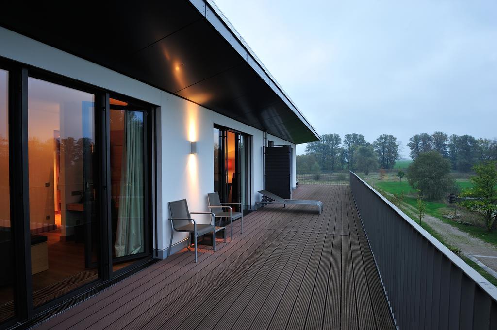 Schlossgut Groß Schwansee Zewnętrze zdjęcie A balcony