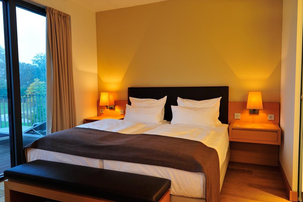 Schlossgut Groß Schwansee Zewnętrze zdjęcie A typical hotel room