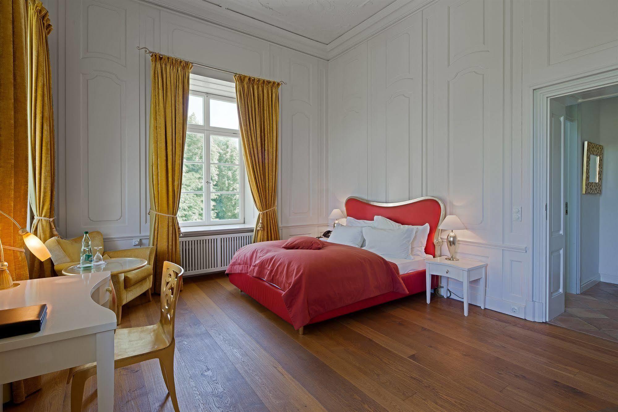Schlossgut Groß Schwansee Zewnętrze zdjęcie A bedroom at the hotel