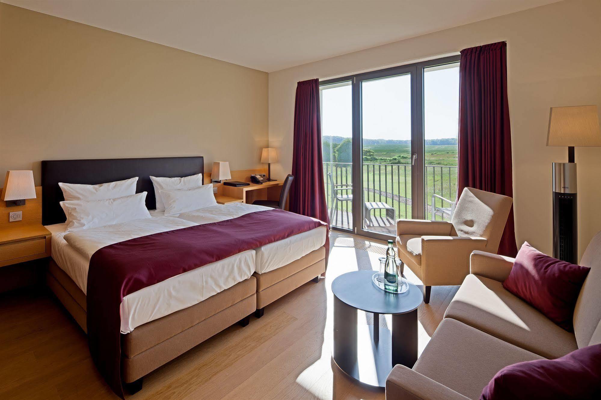 Schlossgut Groß Schwansee Zewnętrze zdjęcie A typical hotel room